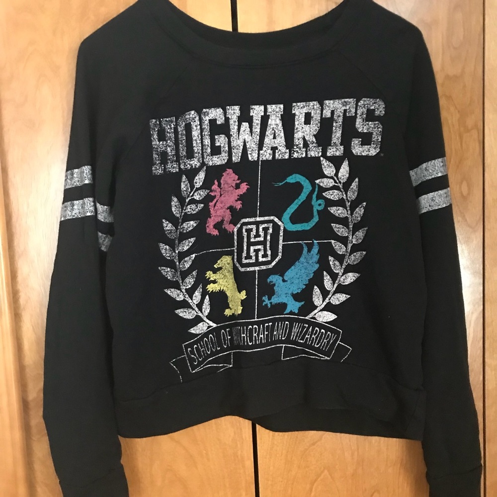 Black Harry Potter long sleeve slight crop top
